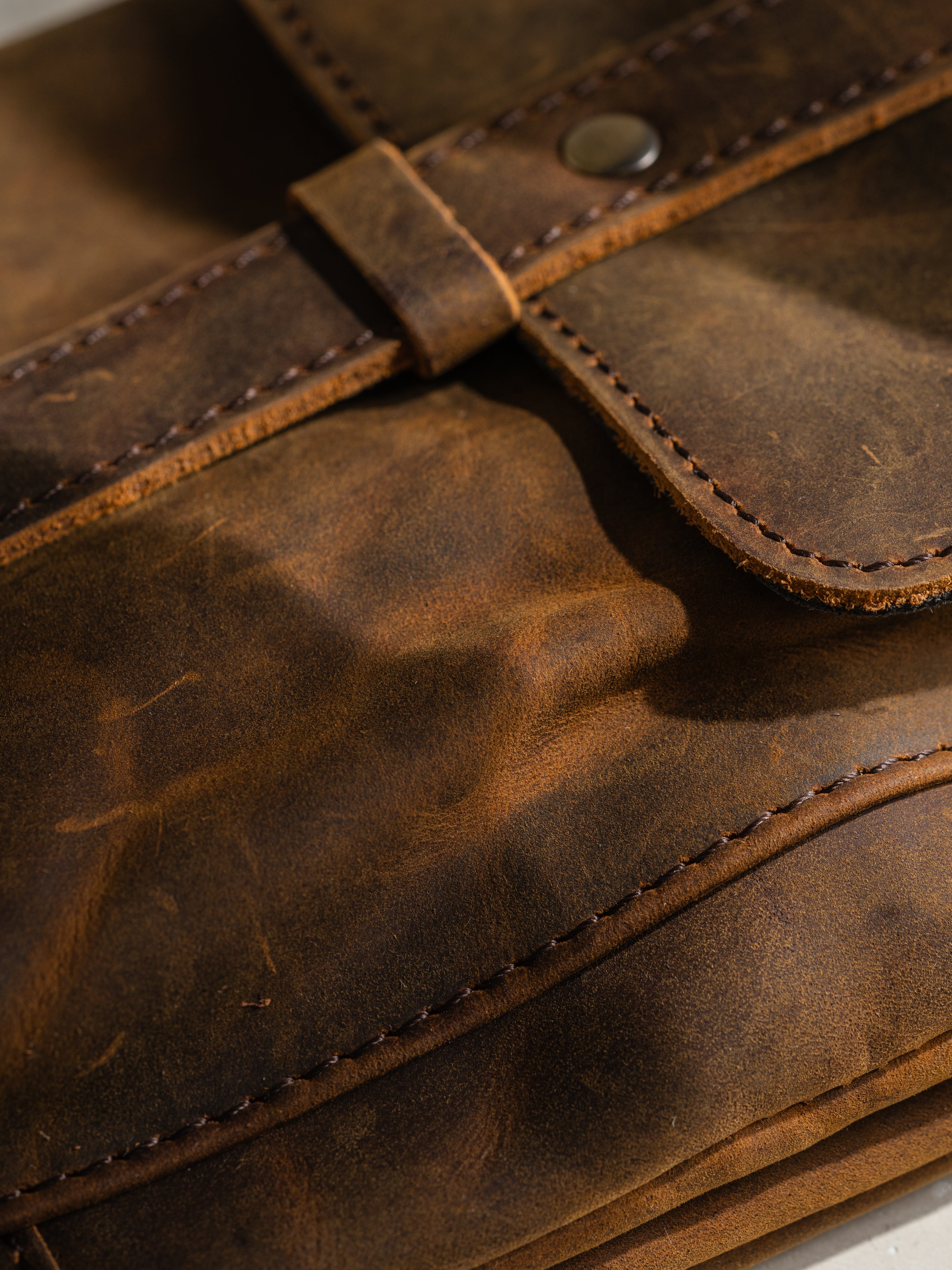 Teak & Leather - Set Your Routine
